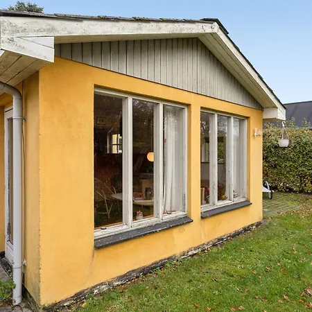 Samine - 100m From The Sea By Interhome